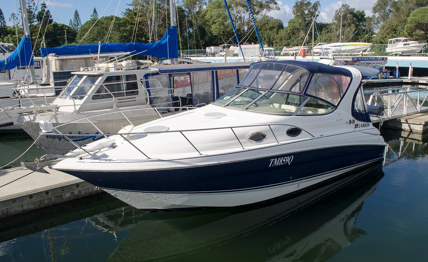 2005 Larson Cabrio 290 Sports Cruiser