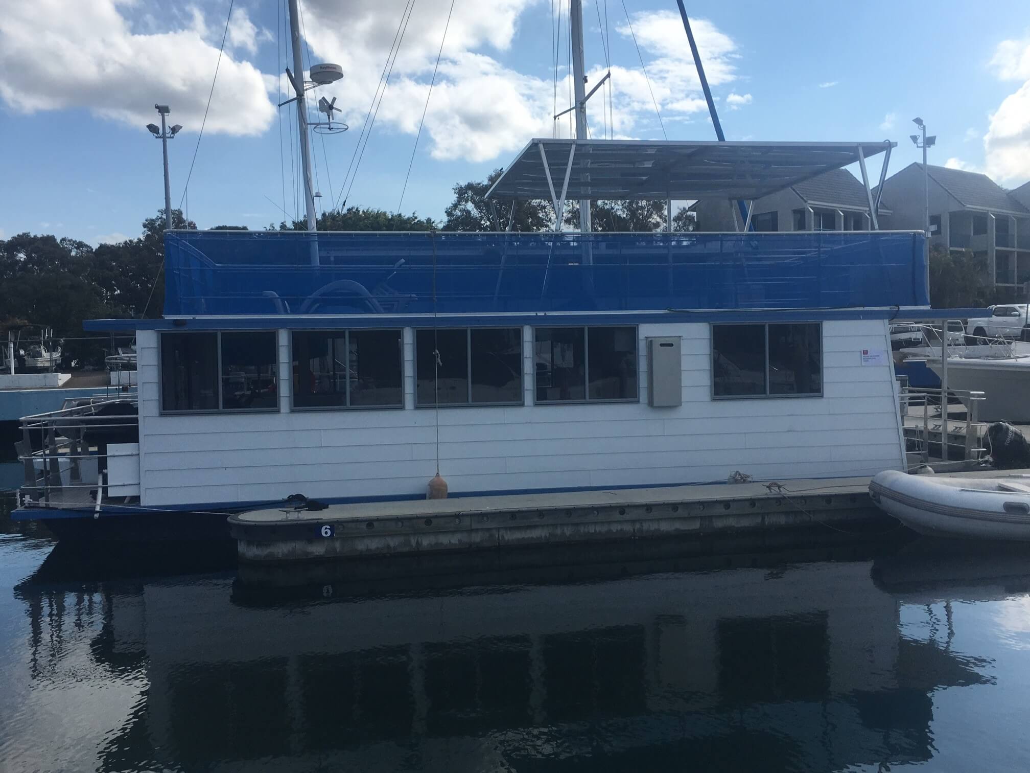 43FT Houseboat - Unreserved