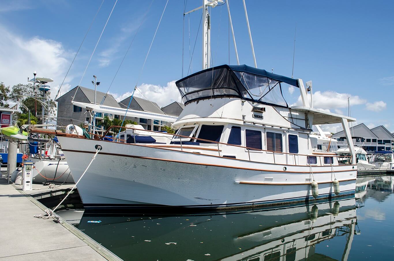 Online Auction - 1982 Tradewinds 44 Flybridge Cruiser Pacific Moon