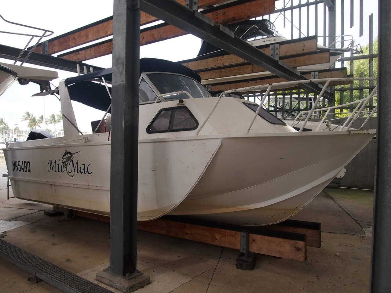 1999 STESSEL TRI-HULL RUNABOUT