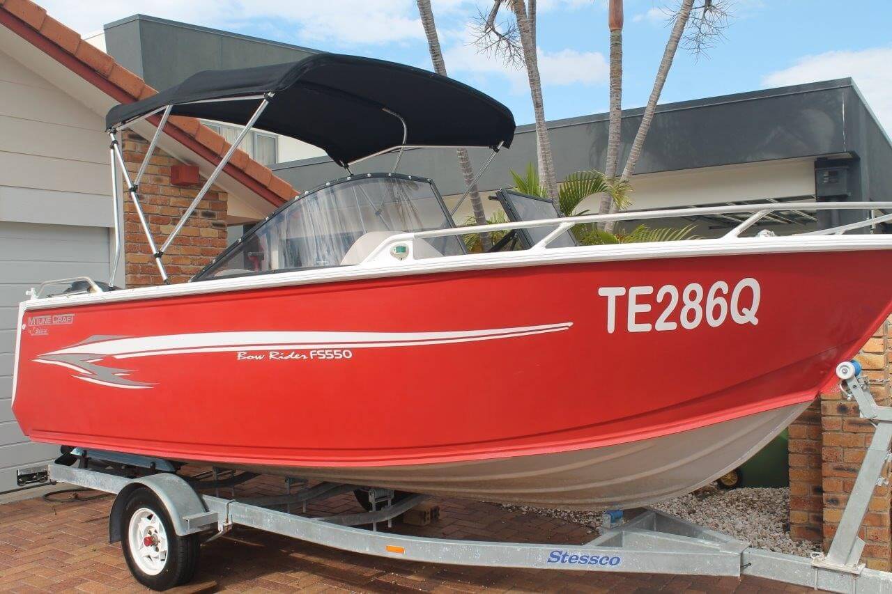 2009 Stessco 550 Bowrider with trailer 115HP Yamaha 4 Stroke