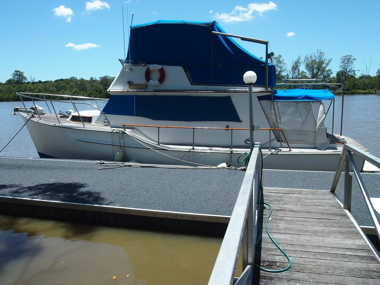 38 Ft Flybridge Cruiser