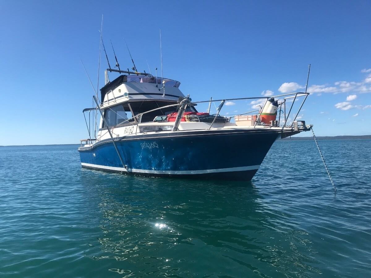 PREMIER 30’ FLYBRIDGE CRUISER