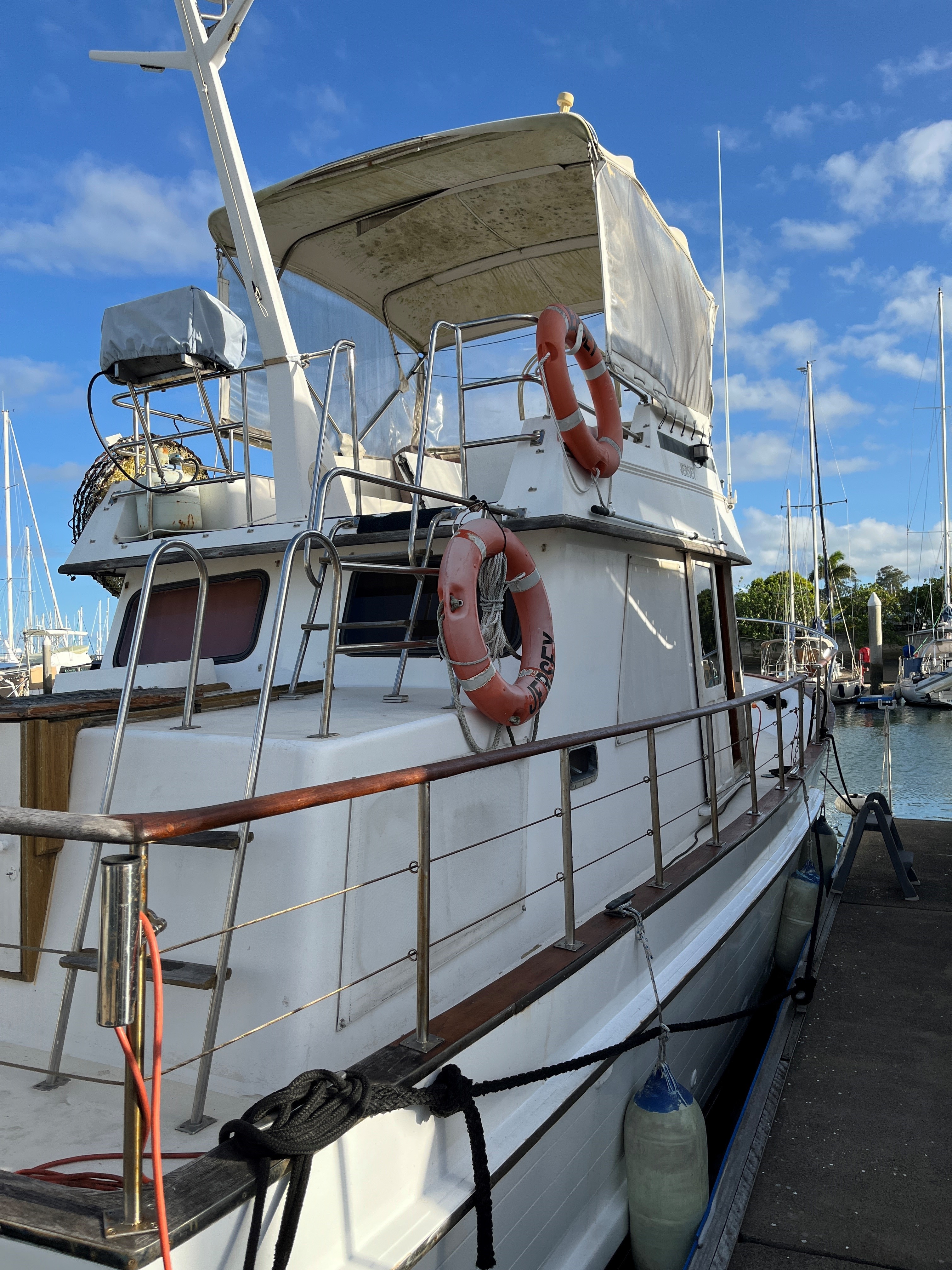 1985 Clipper Mark III 34ft Flybridge