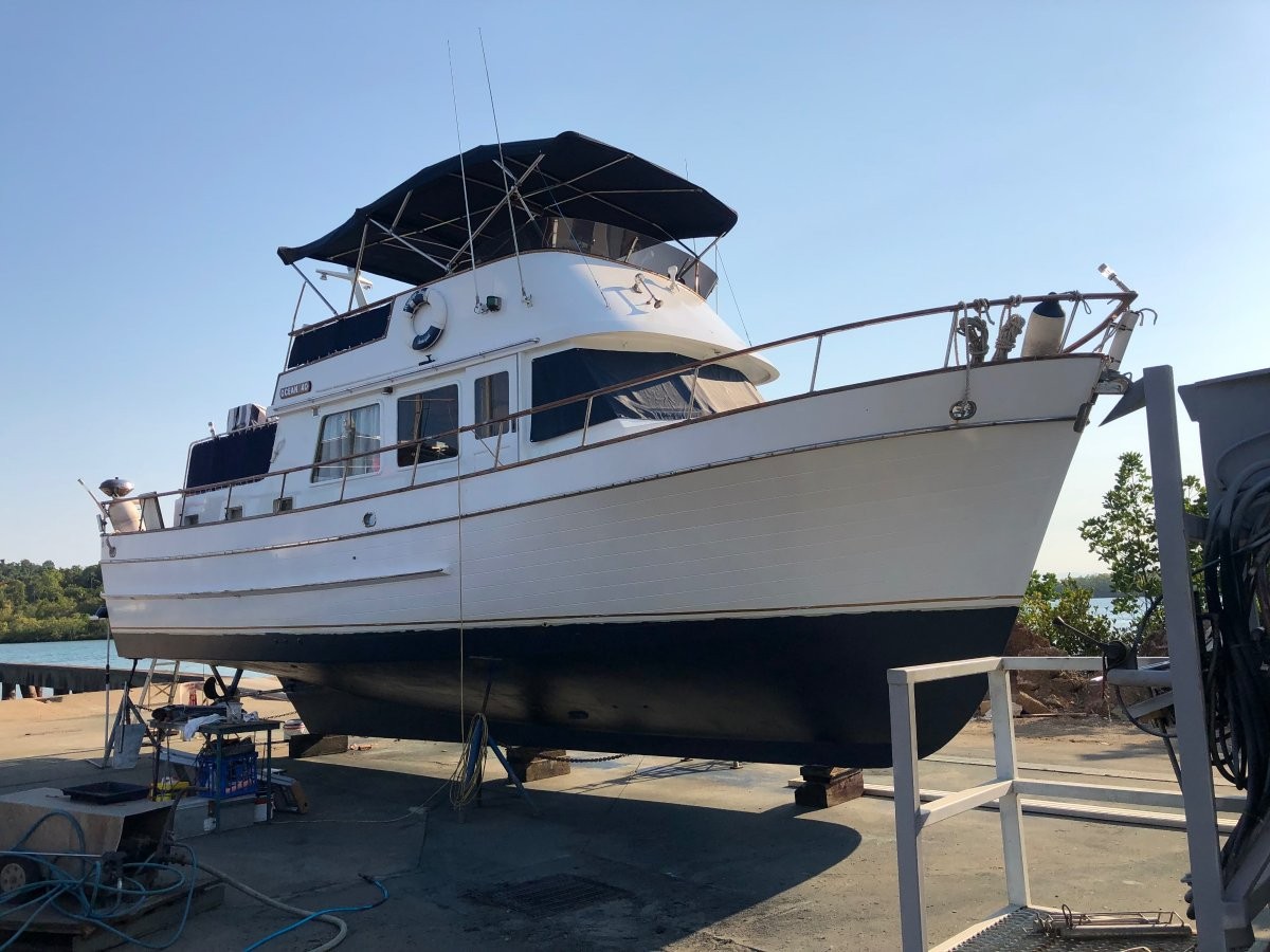 Ocean 40 Flybridge with Aft Cabin