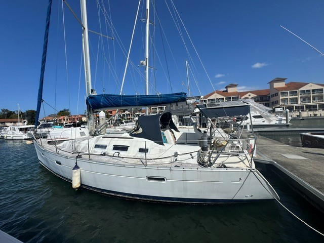UNRESREVED - 2002 Beneteau Oceanis 373