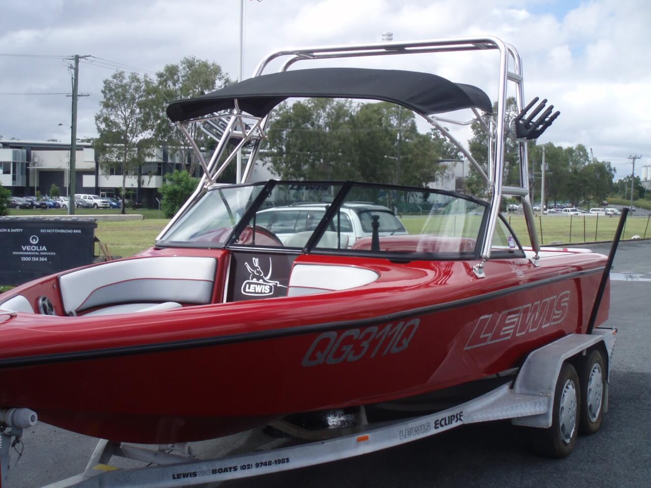 2004 Lewis Eclipse Ski Boat