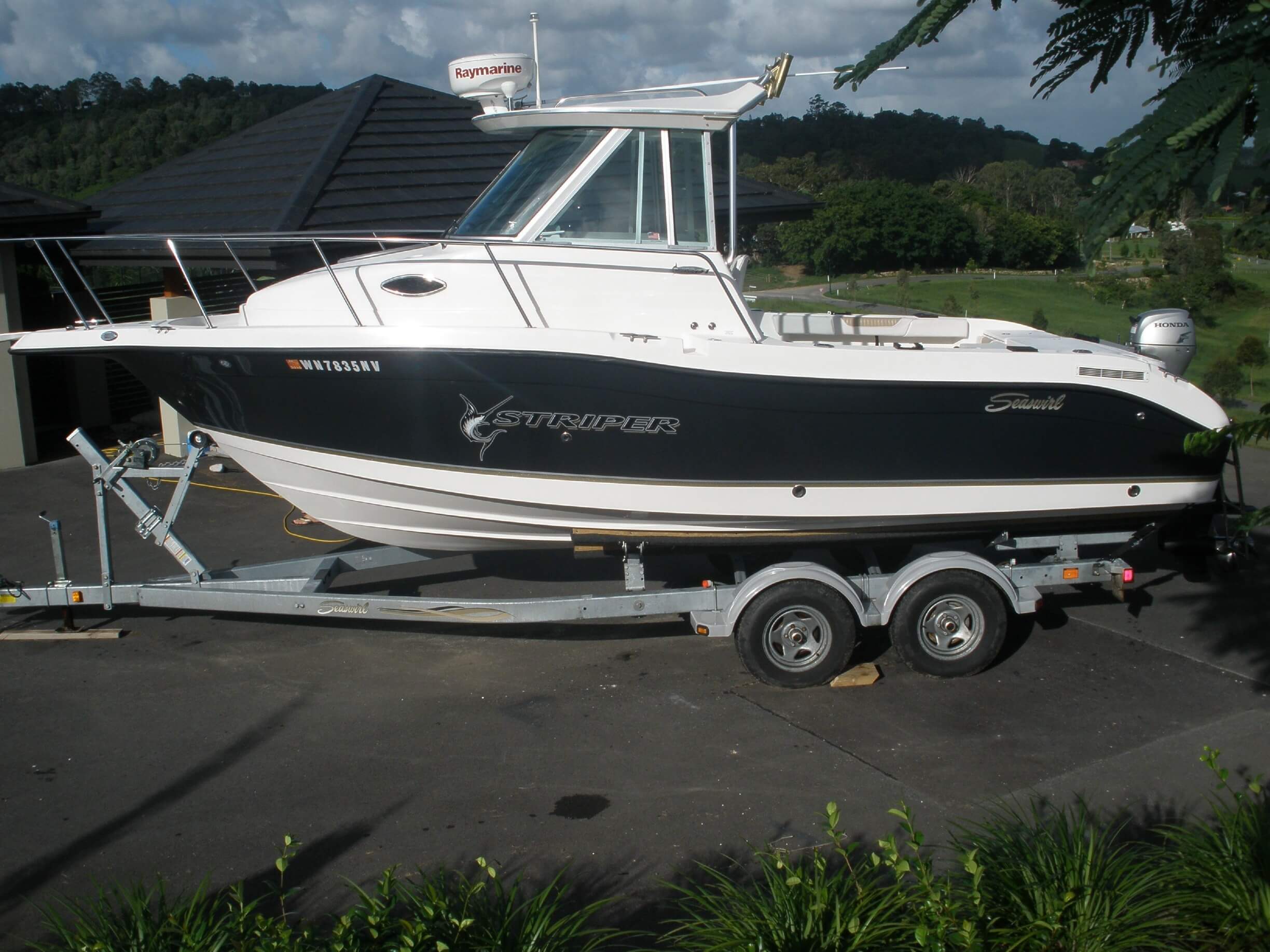2006 Seaswirl Striper Fish 2301 Walk Around
