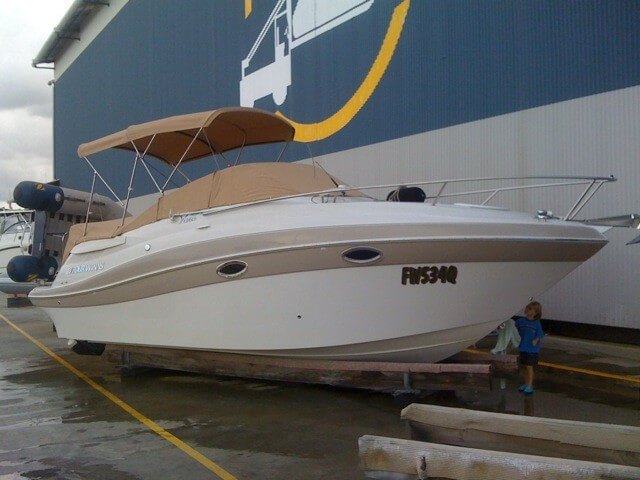 2005 Four Winns 258