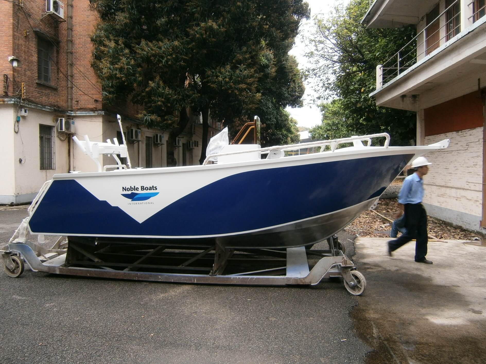 Brand New 2013 Noble 5M Centre Console on Brand New 2013 Seatrail Trailer