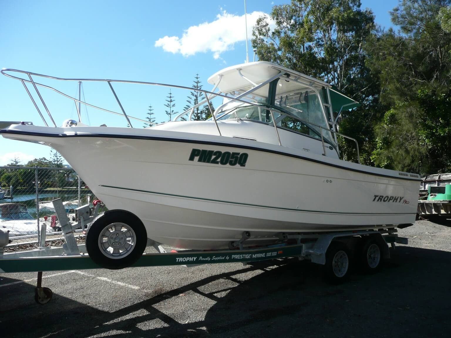 2005 Trophy 2352 Walkaround