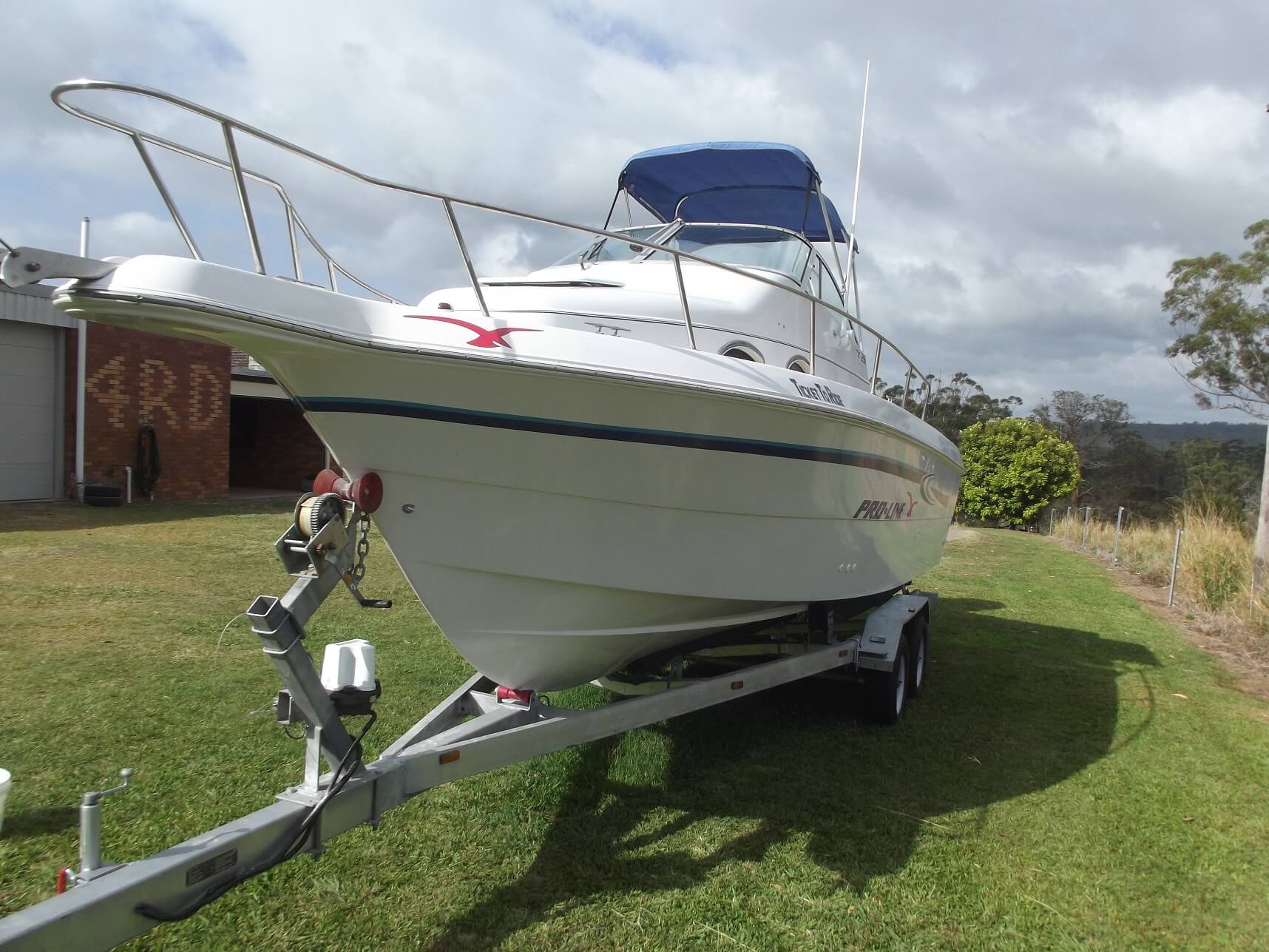 1999 Pro-Line 251 Walk Around Sports Fishing Boat