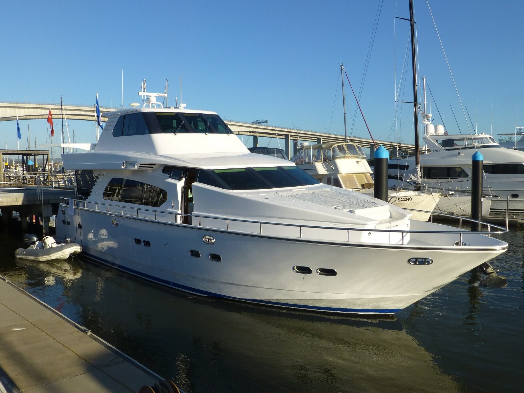 2004 Horizon 70 Motor Yacht