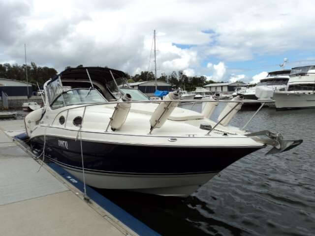 2005 Larson Cabrio 290 Sports Cruiser