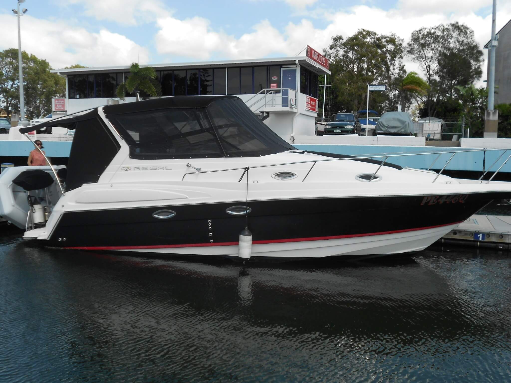 2005 Regal Commodore 2860